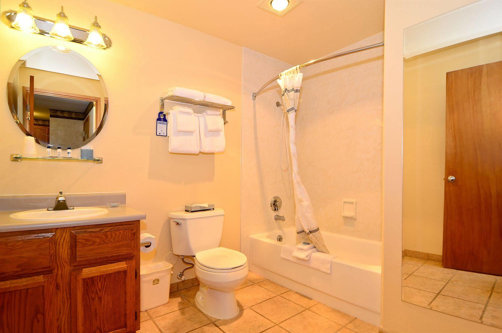 Friday Harbor Suites Hotel 3*