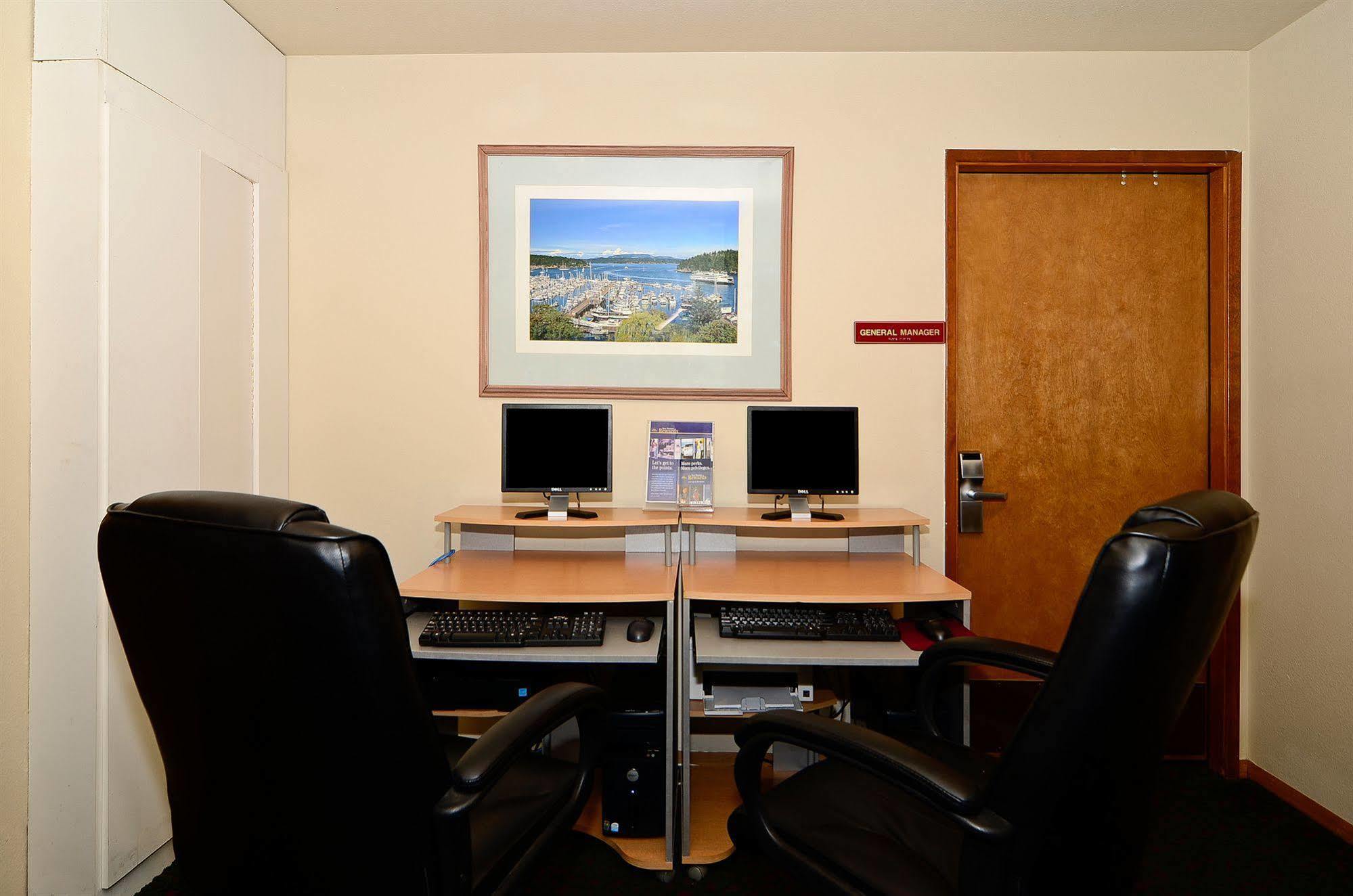 Friday Harbor Suites Hotel 3*
